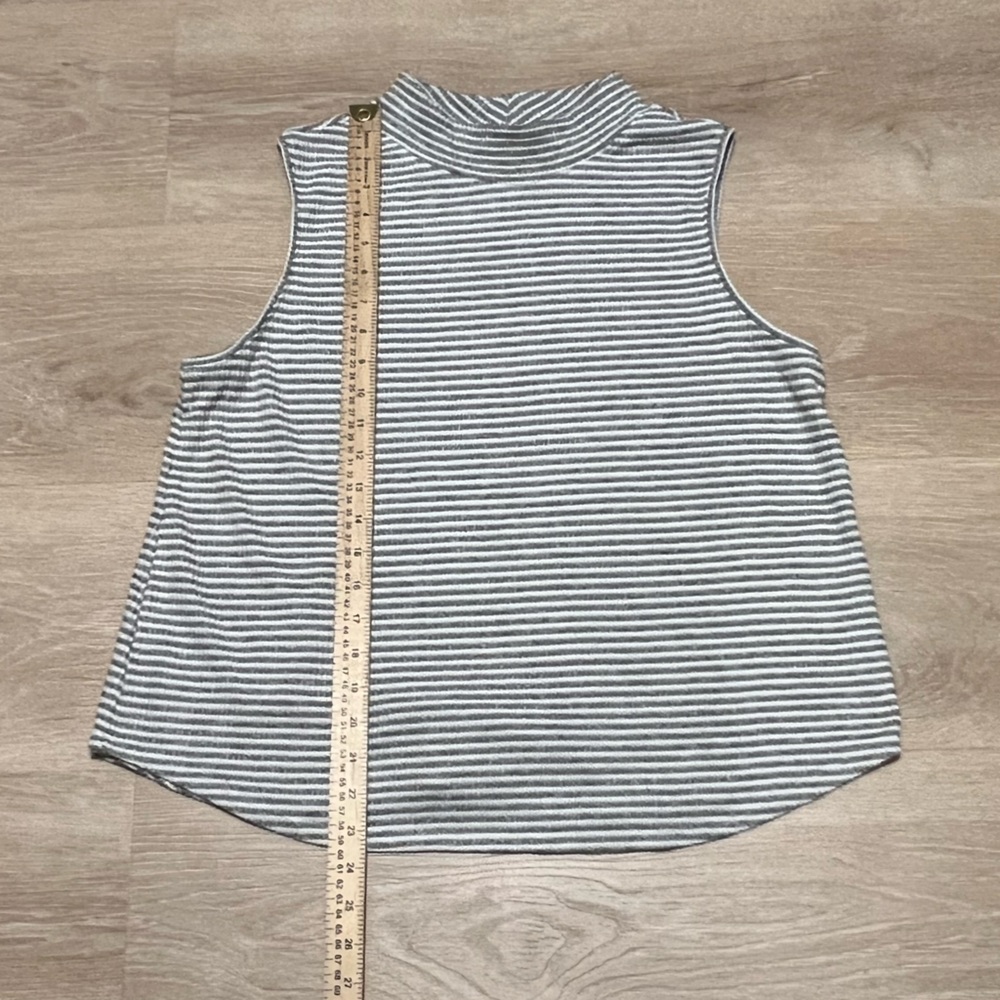 Chico's Zenergy Striped Mock‎ Turtleneck Knit Sleeveless Top Sz 2P US 12/14 P - Picture 4 of 10